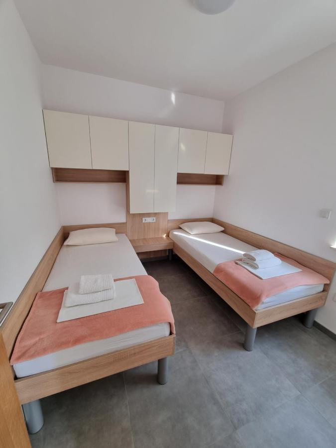 Apartments Lackovic Starigrad Paklenica Εξωτερικό φωτογραφία